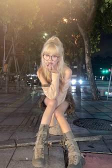 摇摇晃晃的电车上